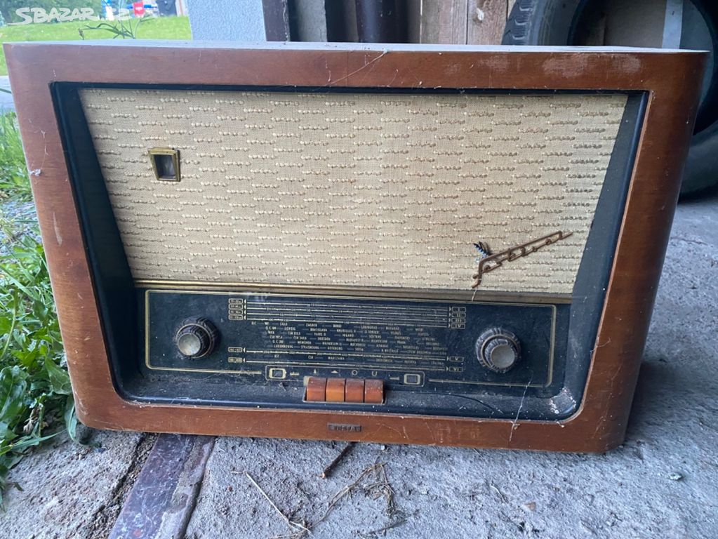 Staré starožitné radio Tesla