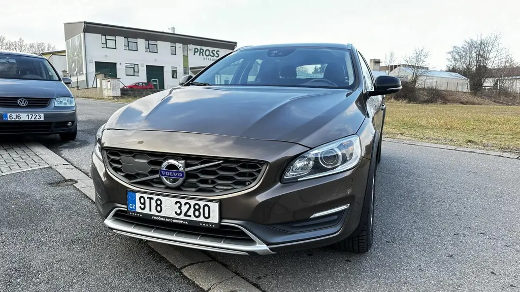 Volvo V60, D4 CROSSCOUNTRY 140KW AUTOMAT - fotka 2
