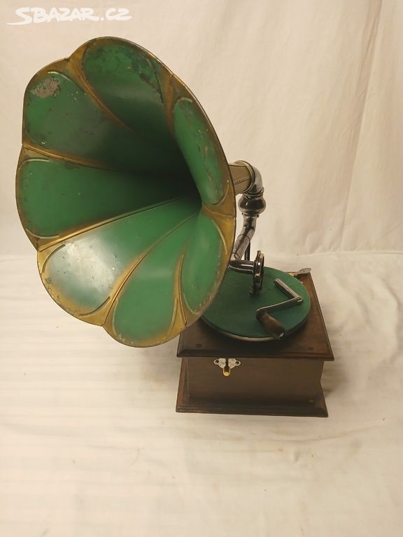 Starožitný troubový gramofon