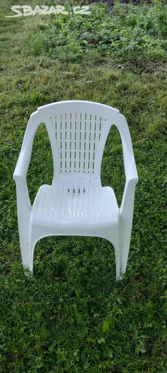 Zahradní plastová židle