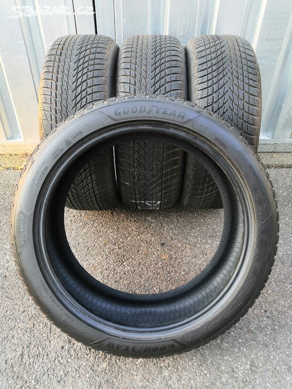 Zimní pneu GoodYear 235/45 R20 235/45/20