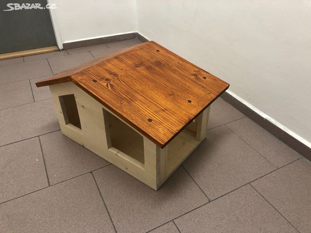 Dřevěná boudička pro psy/kočky