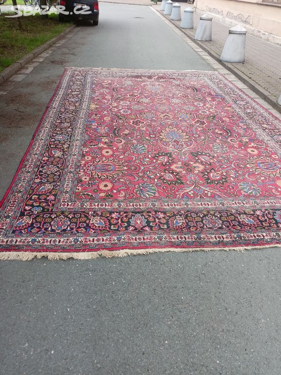 Velky starý koberec 500 x 327 cm.