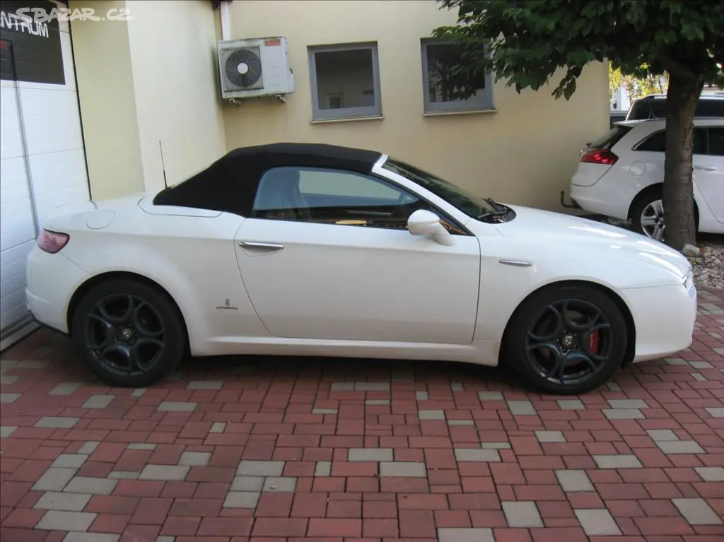 Alfa Romeo Spider, 2,2 JTS 185PS Exclusive - fotka 6