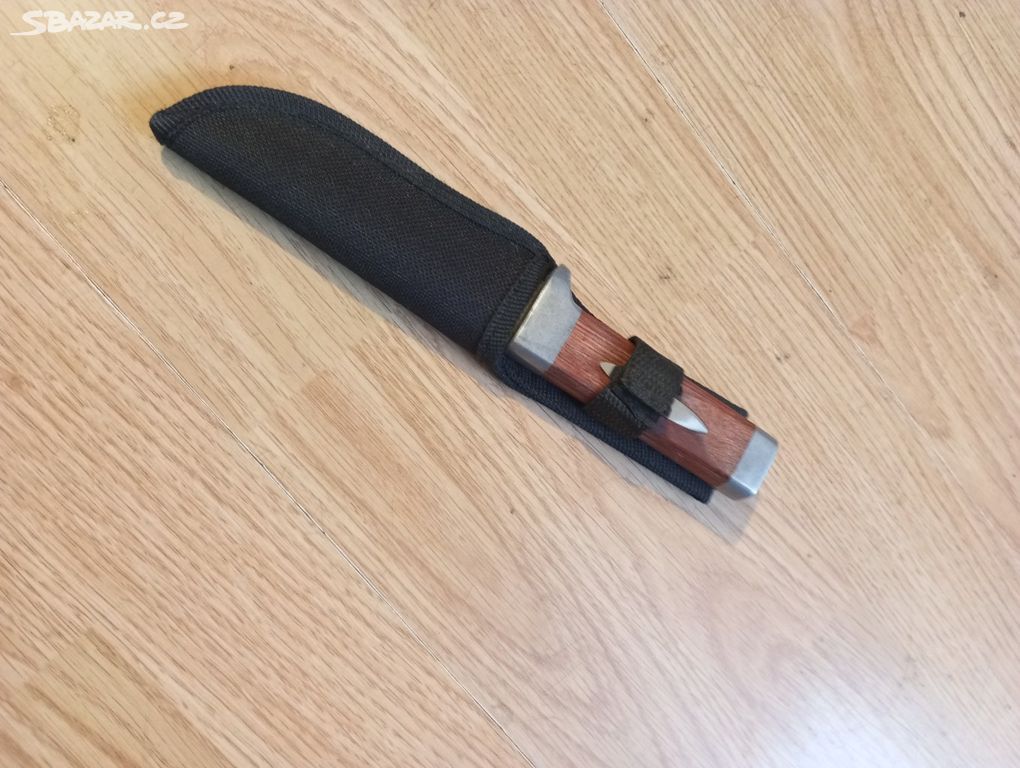 Nůž s pouzdrem