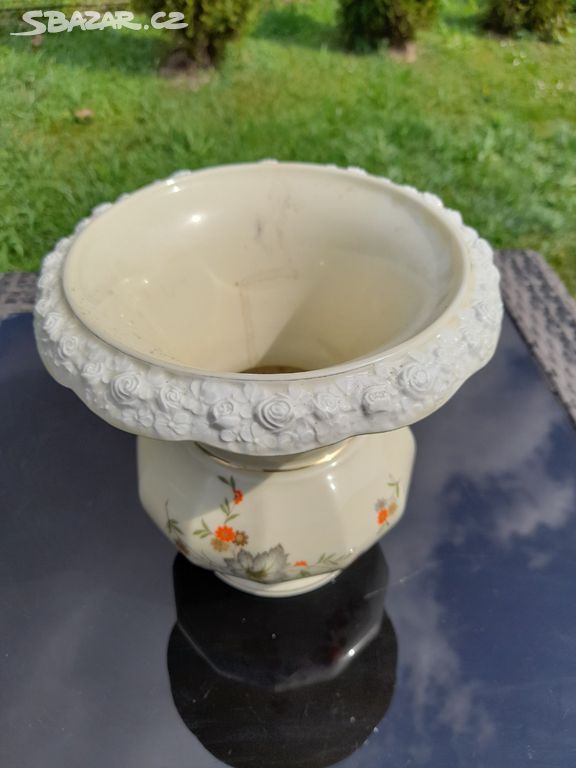 Porcelánová váza značená