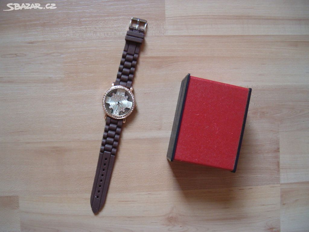 Hnědé dámské náramkové hodinky s krabičkou