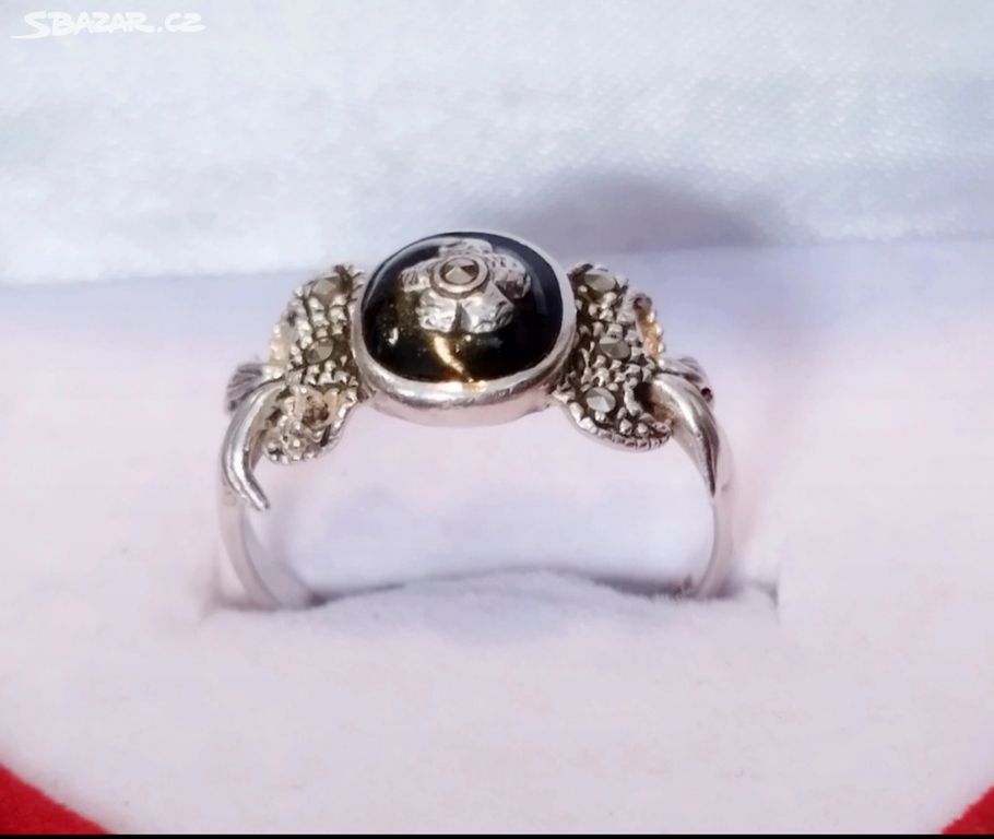 Dámský stříbrný prsten