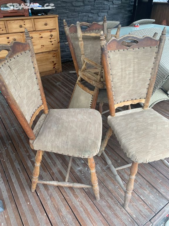 Staré čalouněné židle