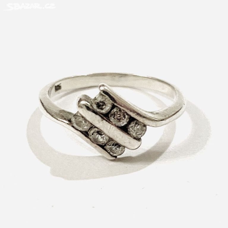 Stříbrný prsten, čiré kameny, Ag 925/1,75 g