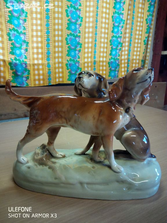 porcelánová retro lovečtí psi  Royal Dux.
