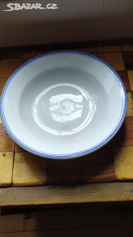 Starý silnostěnný chalupářský talíř