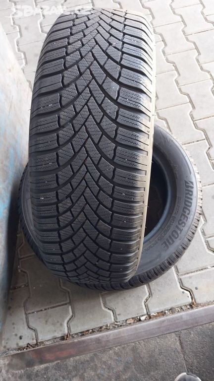 Prodám 2 x zimní pneu Bridgestone 205/60/16