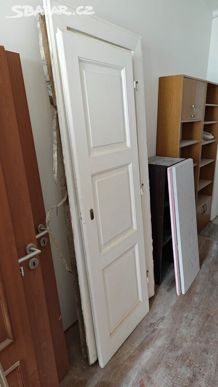 Dveře dřevěné staré včetně zárubně 207x65