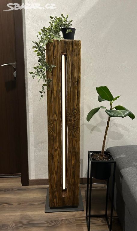 Dřevěná LED lampa v rustikálním vzhledu