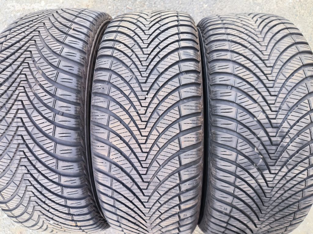 Celoroční pneumatiky 235/45 R18