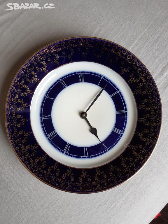 Nástěnné porcelánové hodiny Kienzle Elton retro.