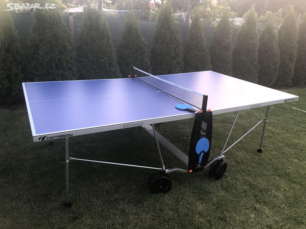 Kvalitní venkovní stůl na ping pong (stolní tenis)