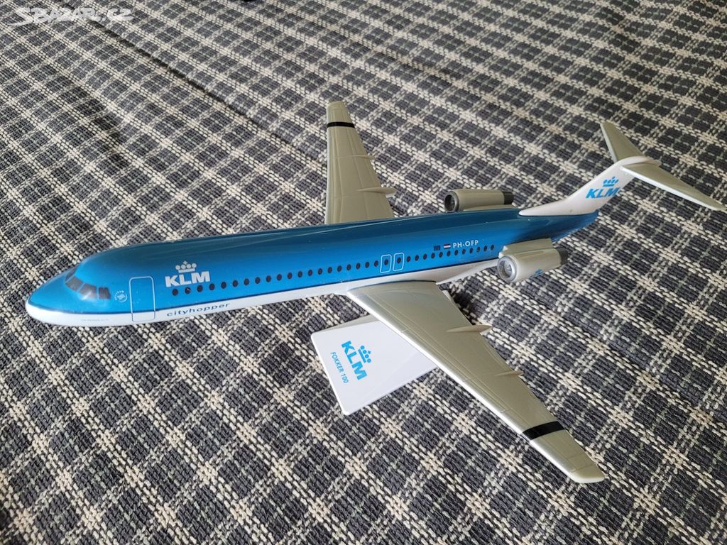 KLM Fokker 100 plast. model 1:100