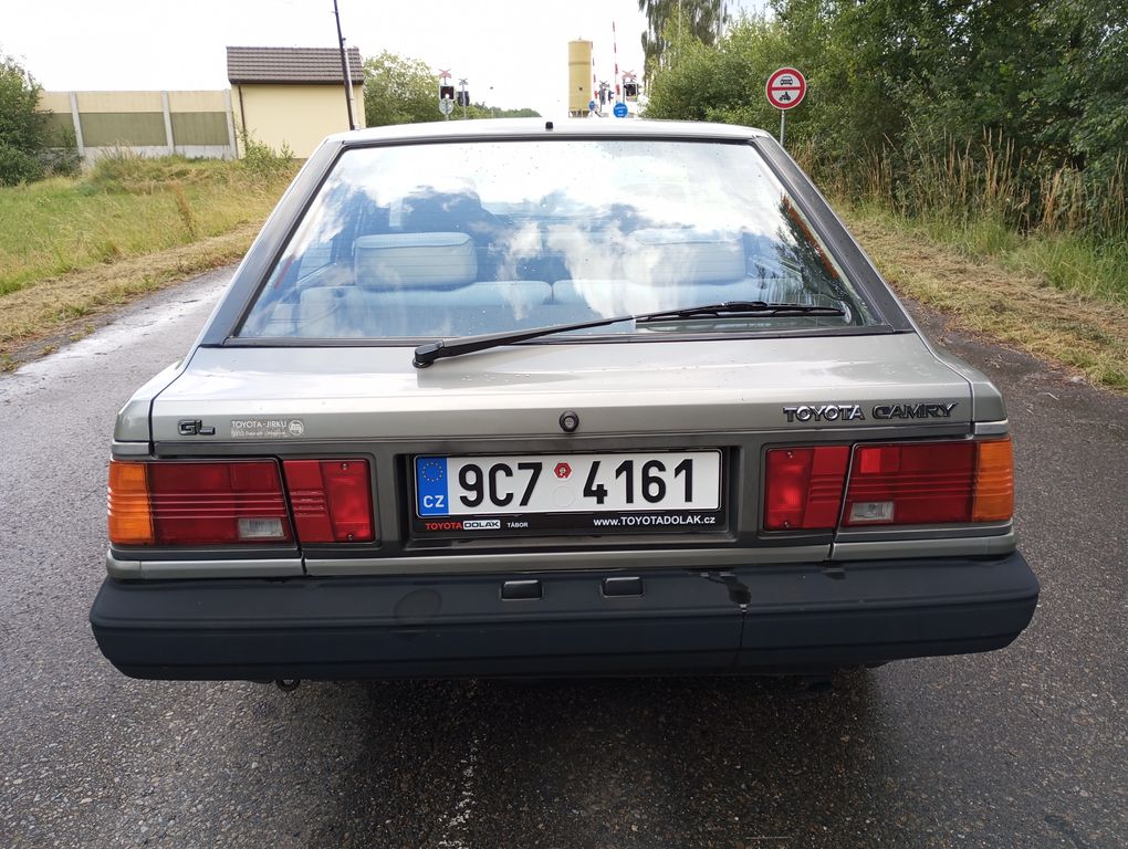 Toyota Camry 1,8 SV-10,66kw,Liftback,rv-1983.