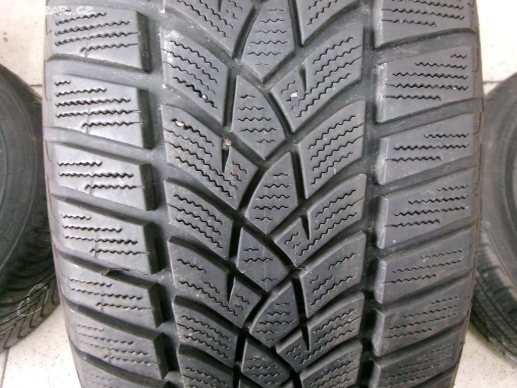 Zimní pneu GOODYEAR 215 65 16 č.14619