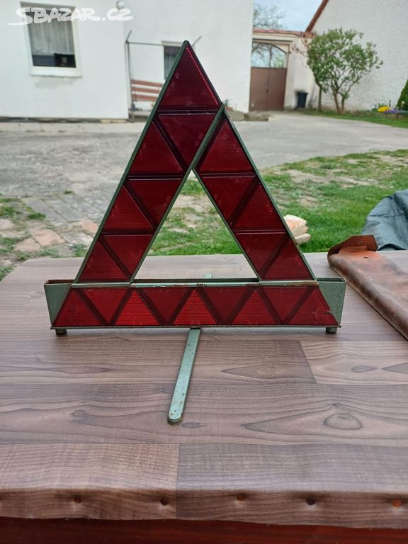 Retro výstražný trojúhelník