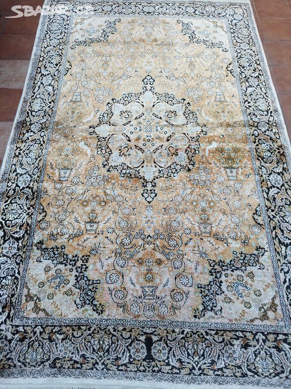 Perský koberec orig hedvábný 300 x 180 cm