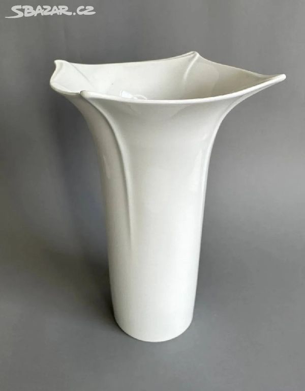 Porcelánová bílá velká váza. Retro.