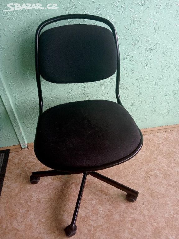 Kancelářská otočná židle na kolečkách