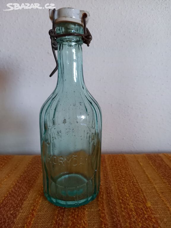 Starožitná lahev s patentním keramickým uzávěrem