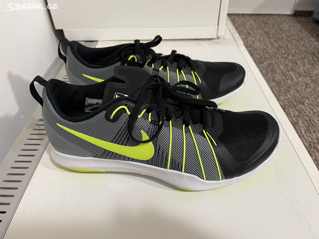 Nike FLEX TRAIN AVER velikost 44