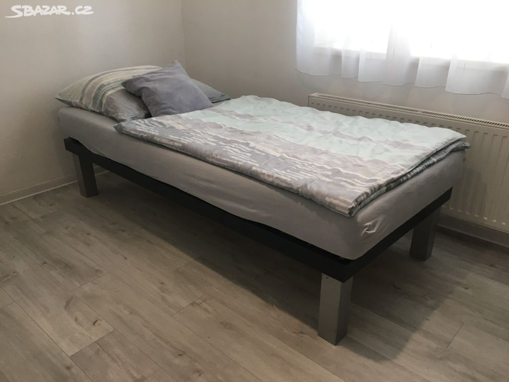 samostatná postel 90x200cm včetně matrace