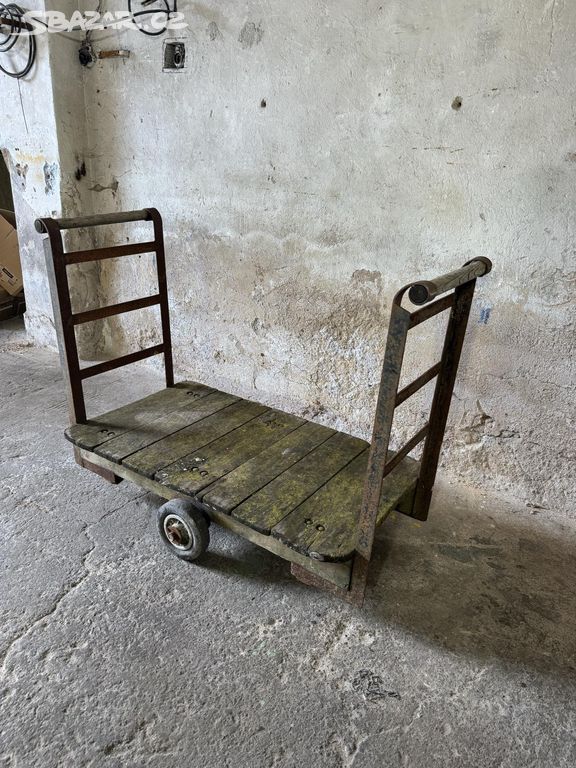 Starý vozík (102054)