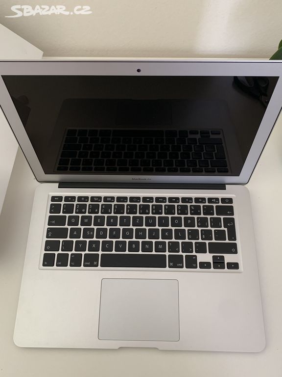 MacBook Air 2017 13 na díly