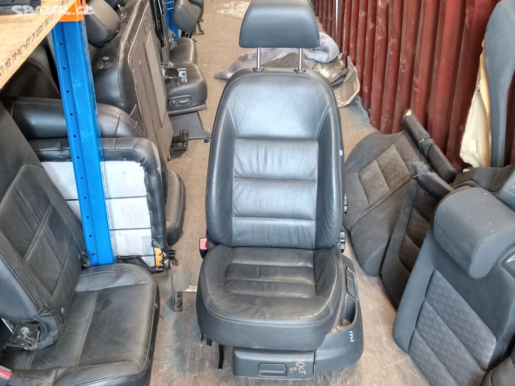 Škoda Octavia II levá přední kožená sedačka