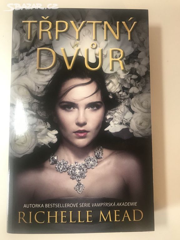 Třpytný dvůr - Richelle Mead