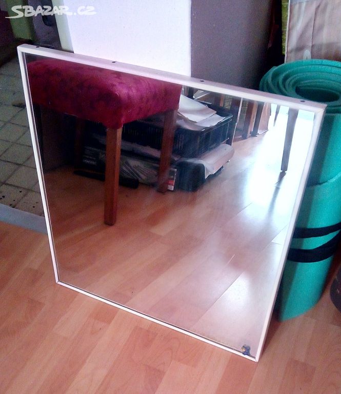 Zrcadlo v rámu 60x60cm