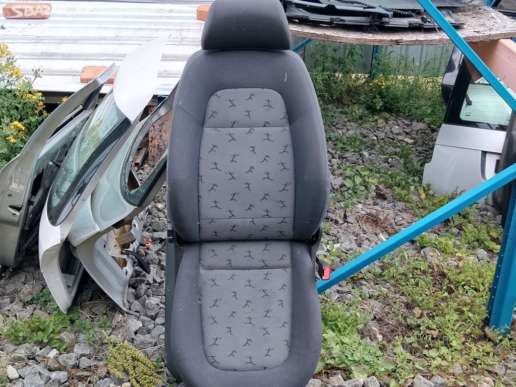 Škoda Fabia I pravá přední sedačka