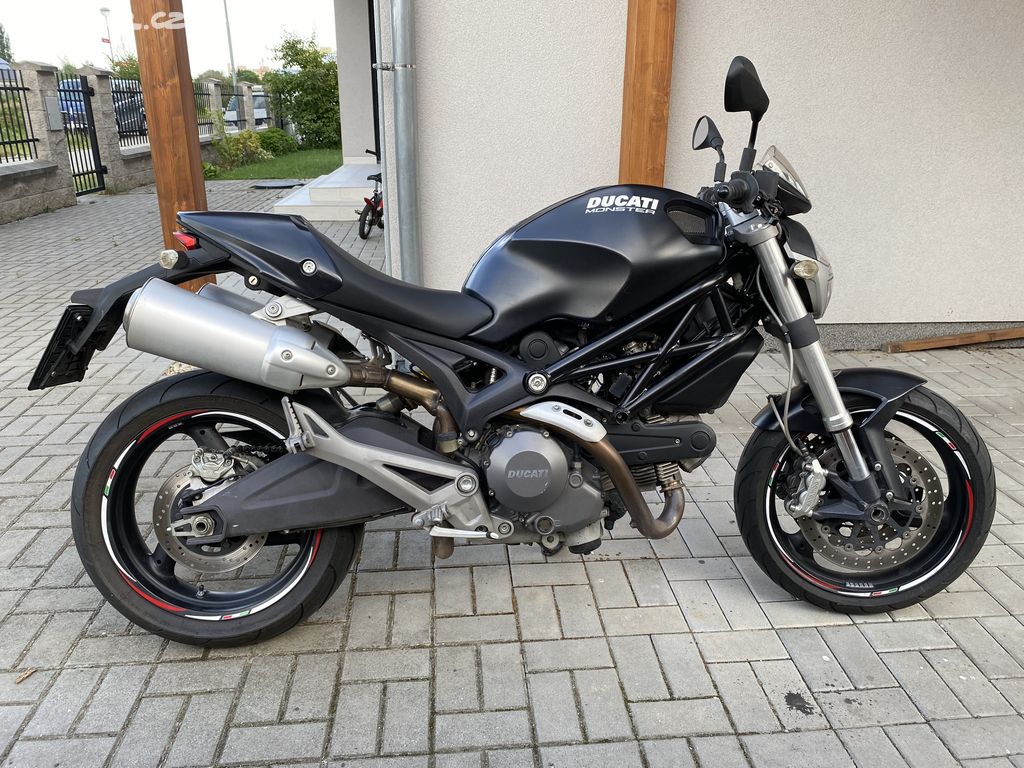 Ducati Monster 696