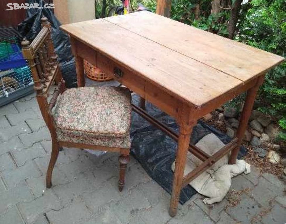 Starožitný dřevěný stůl z masivu a dřevěná židle