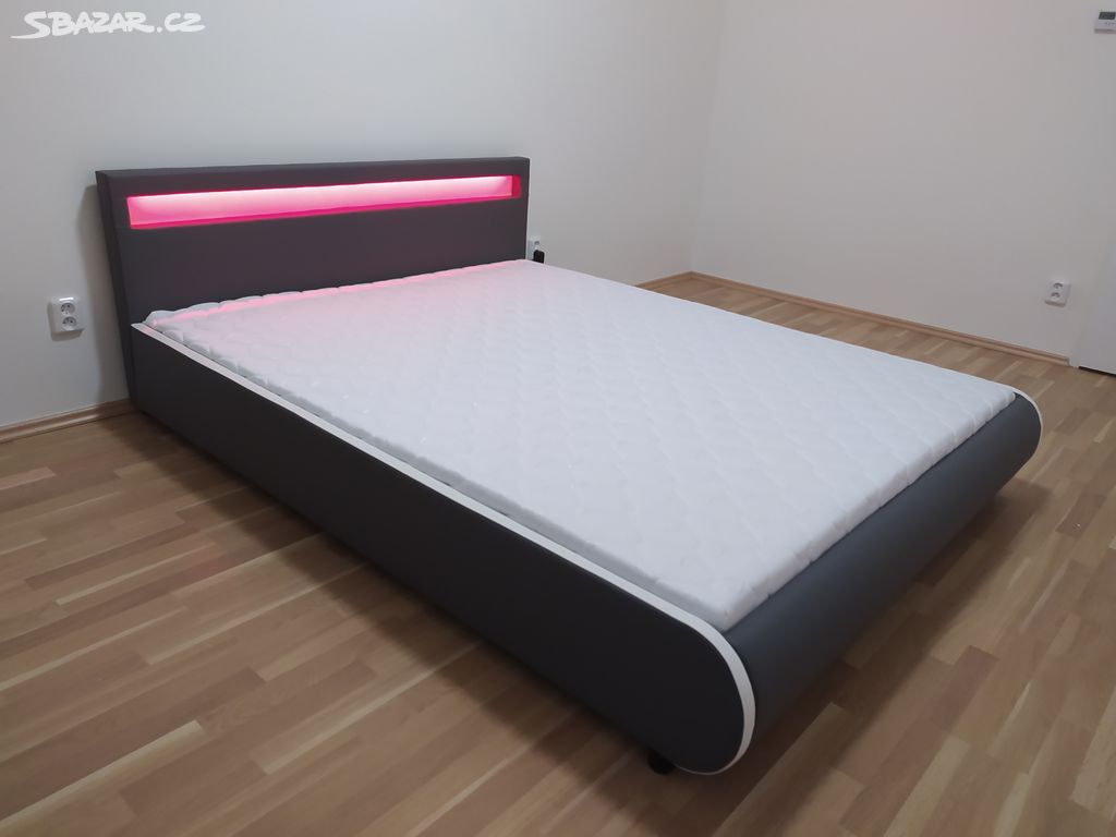 Nová KING size postel s roštem a LED osvětlením