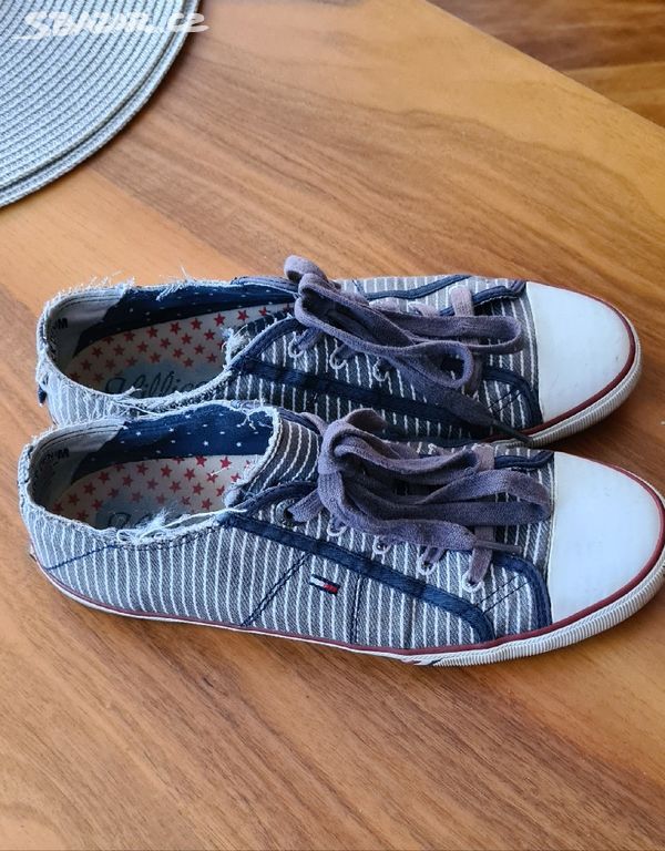 Dámské plátěné tenisky Tommy Hilfiger vel 39