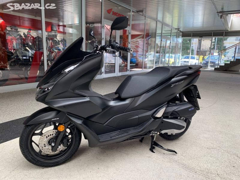 Pronájem skútru Honda PCX 125