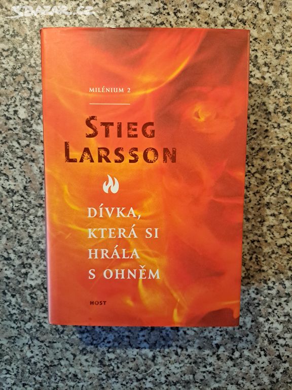 Stieg Larsson - Dívka, která si hrála s ohněm