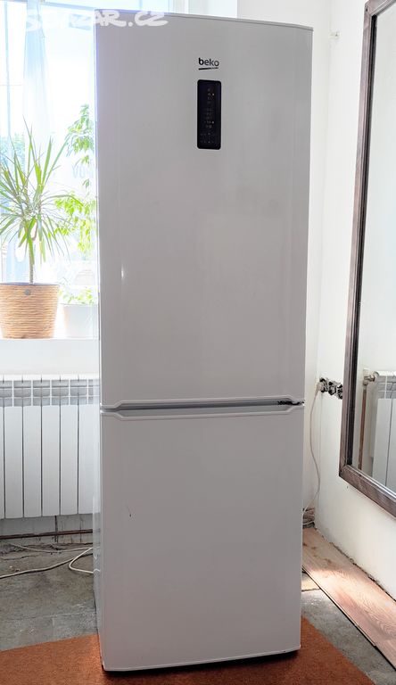 Lednice s mrazákem BEKO 180cm A++