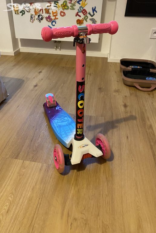 Koloběžka Scooter svítící kolečka