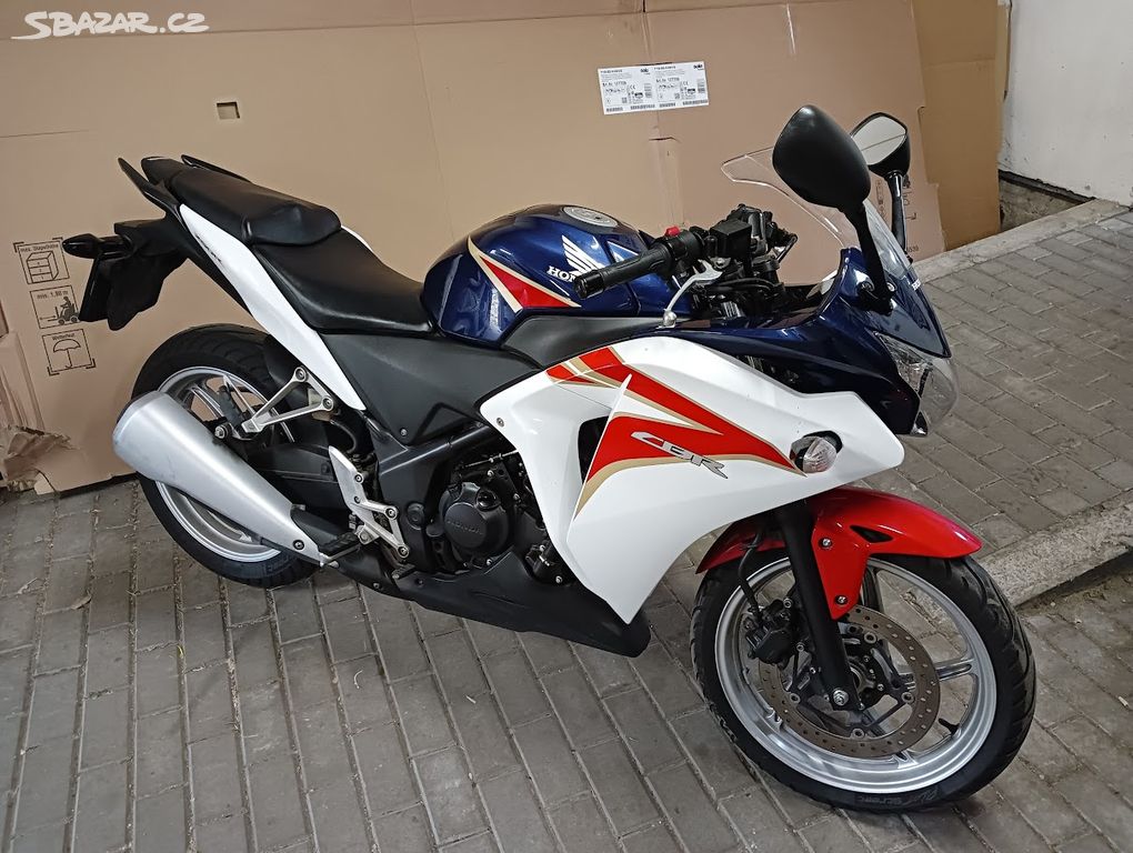 Motocykl Honda CBR 250R