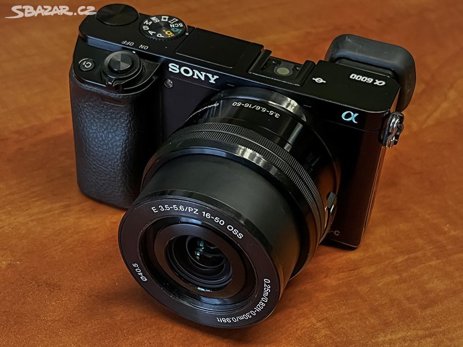 Fotoaparát Sony A6000 s příslušenstvím