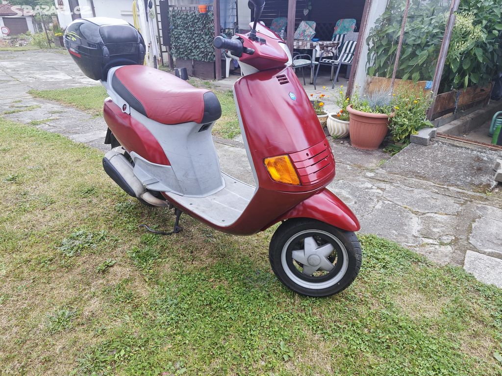 Skůtr Piaggio SKR 125