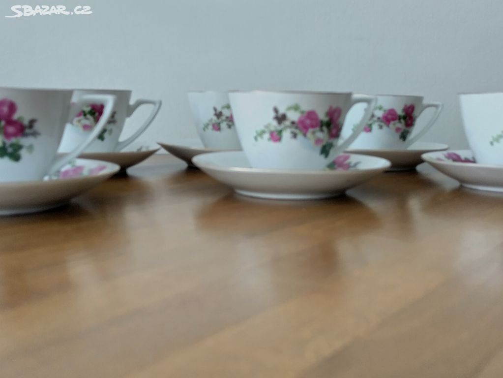 Sada šesti hrníčků s podšálky, čínský porcelán